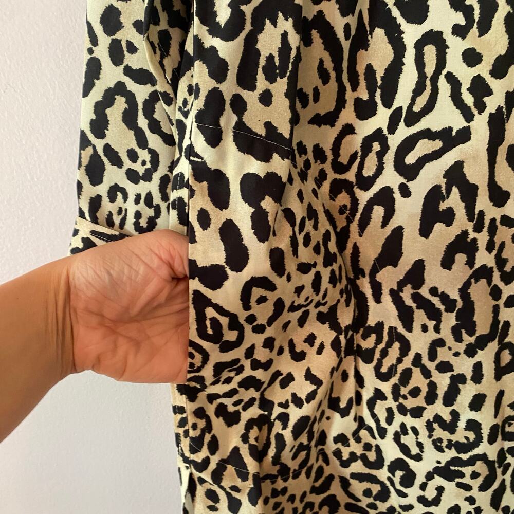Chico's Animal Print Leopard No Iron Button Down Long Shirt Preppy 3 / 16 / 18 - Picture 5 of 10